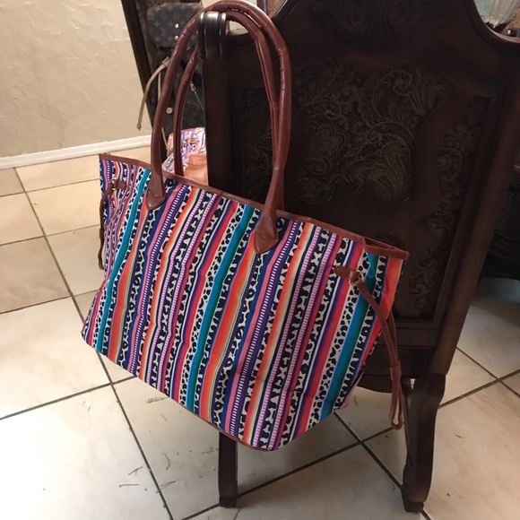 Serape Bag (NWOT) Comes in clear plastic cover. - Picture 6 of 7